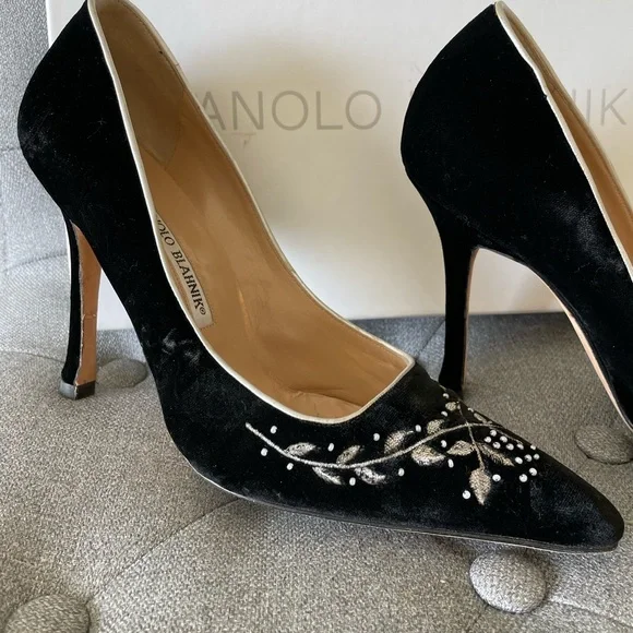 Manolo Blahnik Velvet Heels 👠 Size 38 - Picture 6 of 8